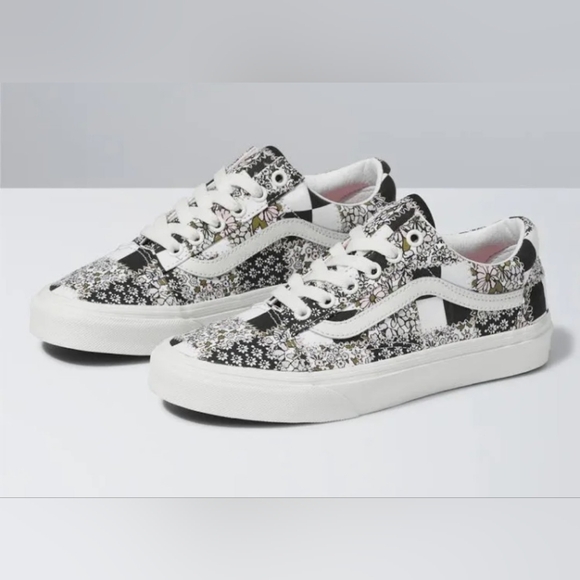 NEW IN BOX Floral Patched Black Pink and White Sneakers Men's 10